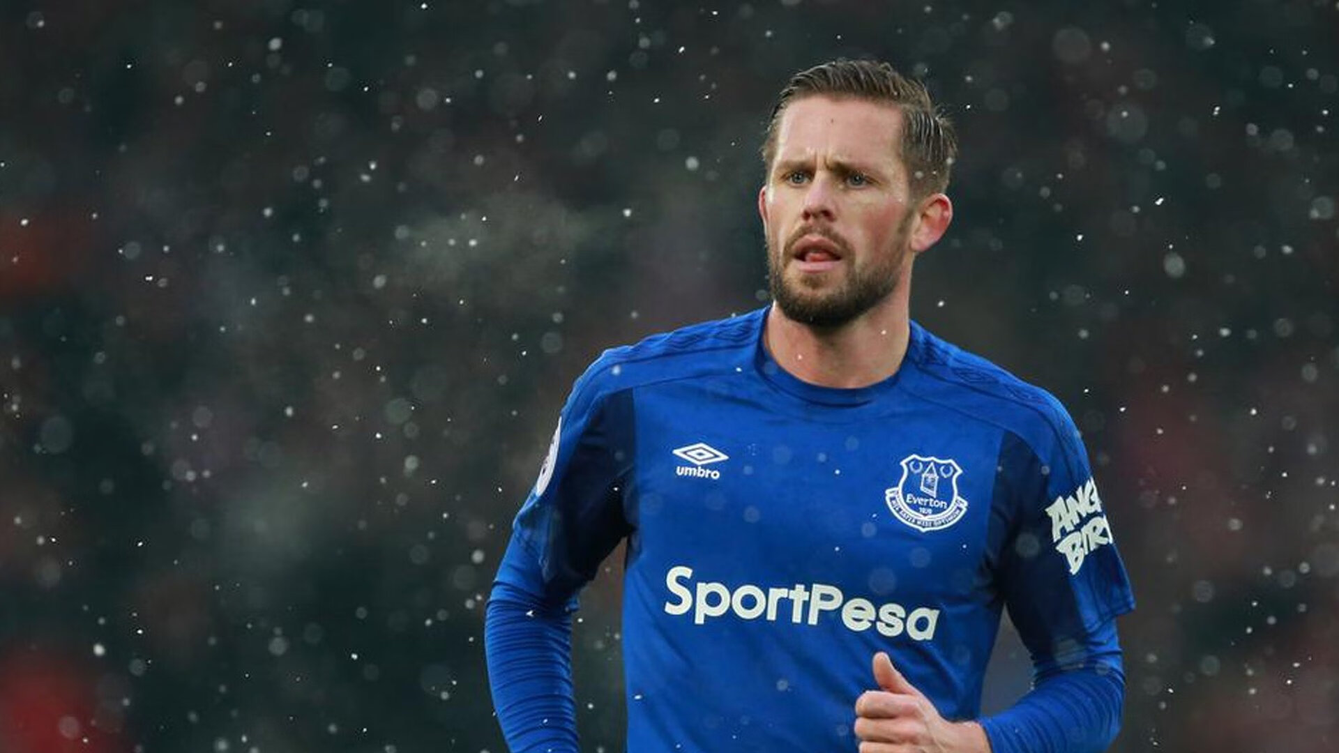 “尼古拉斯·桑特基的进攻组织与防守配合，推动美洲狮队向前迈进”