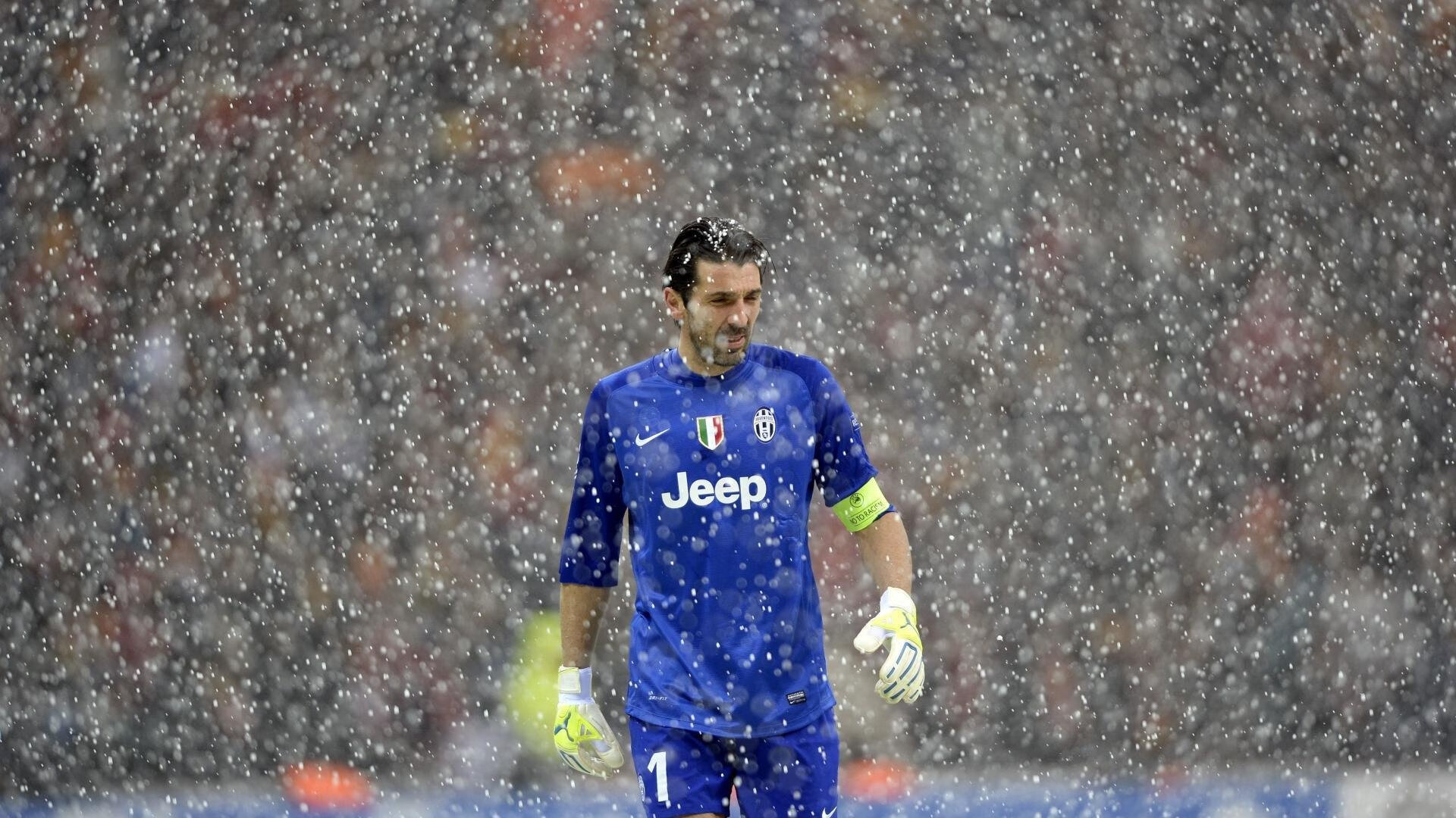 科斯泳池内外双重突破赢得掌声